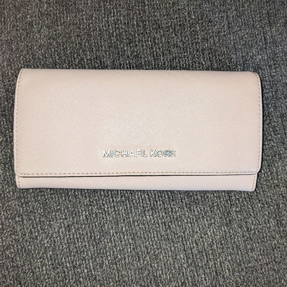 Blush pink Michael Kors wallet - Picture 1 of 3
